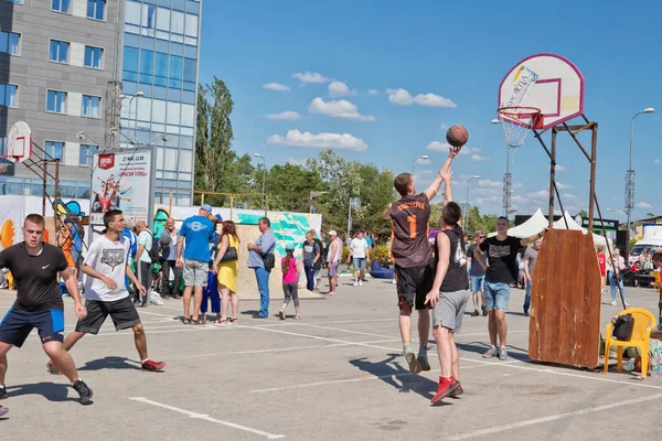 Savunucularının direnci ile zor bir atlama atış