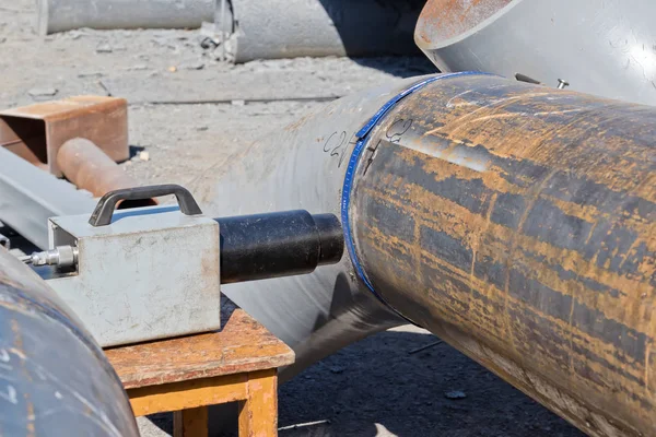 X-ray control of welded seams of pipes of large diameter pipelin — Stock Photo, Image