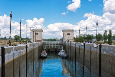 İki küçük onarım geminin waterlock kilitleme