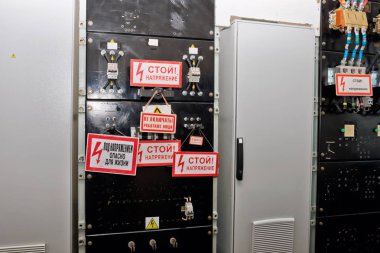 Anahtarları ve uyarı işaretleri ile elektrik aygıtlar Denetim Masası