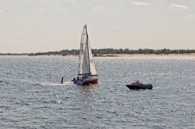 Kutlama için adanmış Volga üzerinde yelken Yarışması