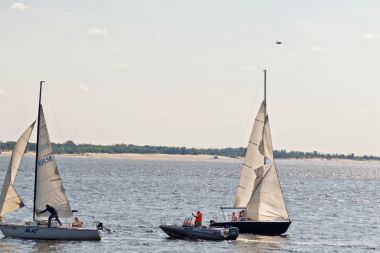 Kutlama için adanmış Volga üzerinde yelken Yarışması