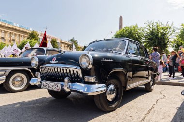 Geri ve içinde parlak Metalik Siyah Volga Gaz-21, boyalı