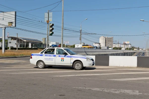 Car road inspection service arrived at the scene of the accident — Stock Photo, Image