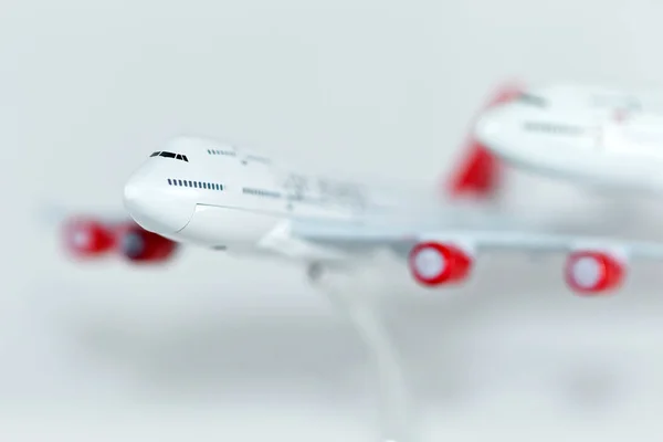 Modelo de brinquedo de um avião de passageiros — Fotografia de Stock
