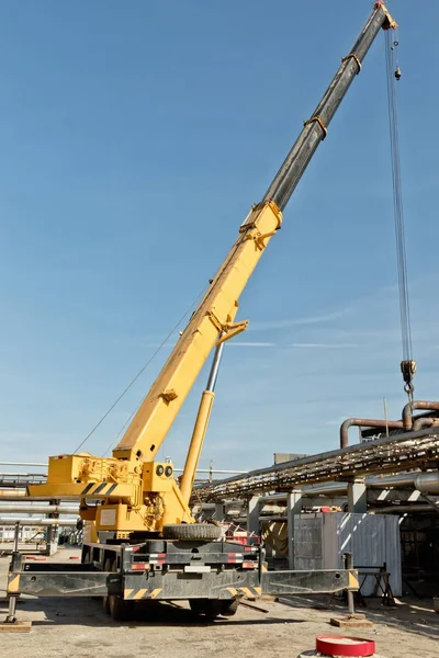 Bir vinç rafinerisinde onarım çalışmaları