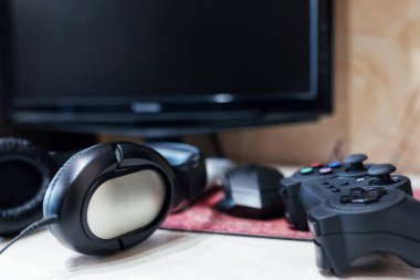 Bilgisayar masası hardcore oyun aksesuarları ile oyunlar için