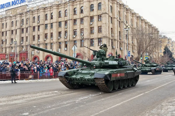 Parade van militaire uitrusting in Volgograd — Stockfoto