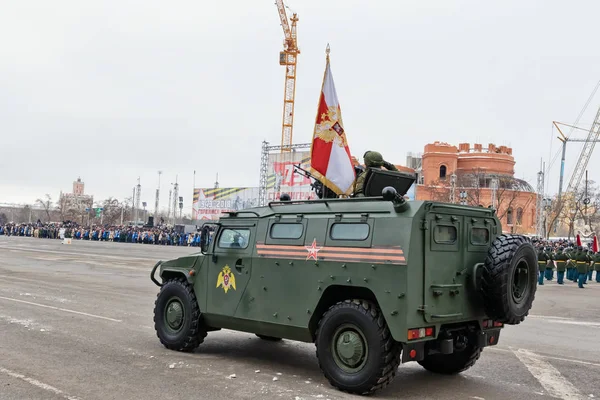 Parade van militaire uitrusting in Volgograd — Stockfoto