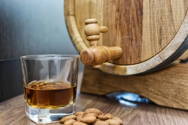 A small wooden oak barrel for home production and a stack of whi — Stock Photo, Image