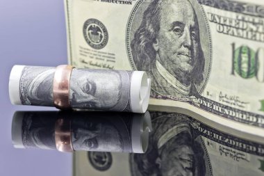 Elli dolarlık banknot zarif Bayan Altın yüzükler alınır
