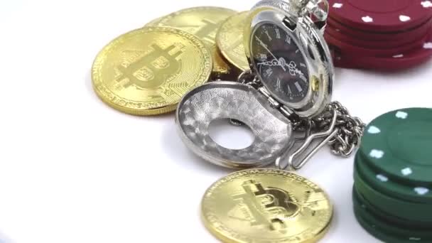 Concept: investing in bitcoin cryptocurrencies is a very risky activity — Stock Video