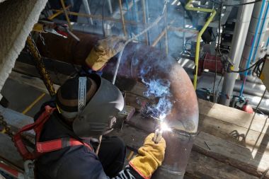 Yeni boru hattı yükleme sırasında kaynak işleri