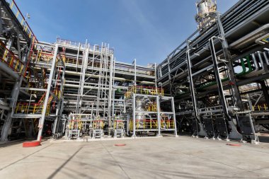 Petrol ve petrol ürünleri arıtma için donatım görünümünü 