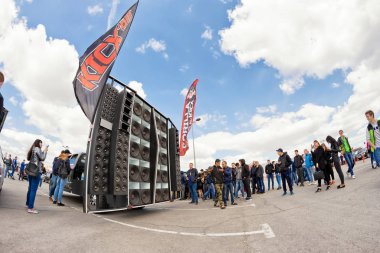 araba güç müzik ses sistemi