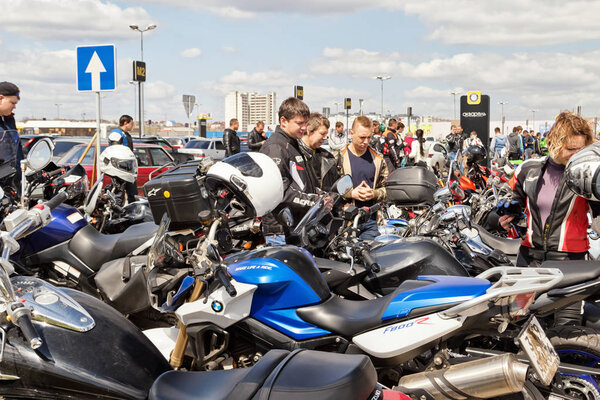 Выставка спортивных велосипедов и мотоциклов
