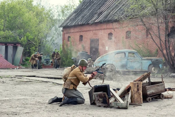 Ανοικοδόμηση του δεύτερου παγκόσμιου πολέμου μάχες μεταξύ Κόκκινος στρατός και — Φωτογραφία Αρχείου