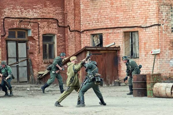 Reconstrução de batalhas segunda guerra mundial entre o exército vermelho e — Fotografia de Stock