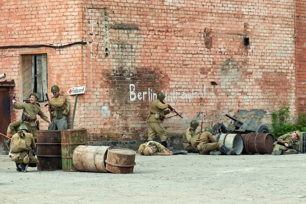 Ανοικοδόμηση του δεύτερου παγκόσμιου πολέμου μάχες μεταξύ Κόκκινος στρατός και — Φωτογραφία Αρχείου