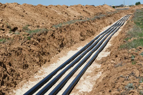 Laying pipelines in a special corrosion-resistant insulation in — Stock Photo, Image