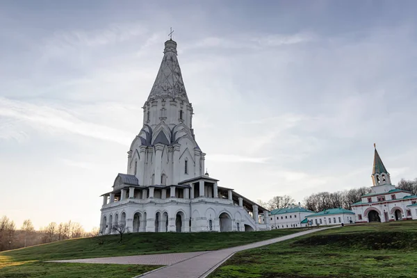 Utsikt över det ortodoxa templet - Uppstigningens kyrka — Stockfoto