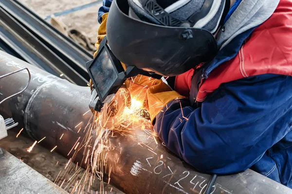 Een Paar Vonken Vliegen Onder Molen Vandaan — Stockfoto