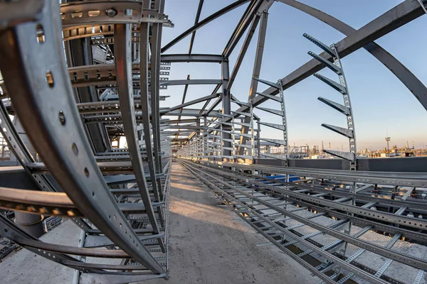 Construcción Nuevo Paso Elevado Cable Perfil Aluminio Con Una Base — Foto de Stock