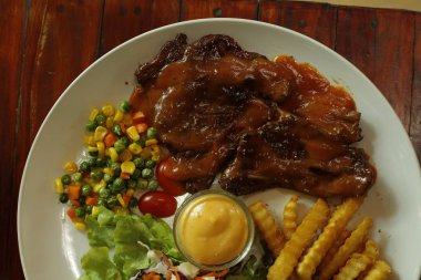 Çanak ızgara sığır eti biftek.