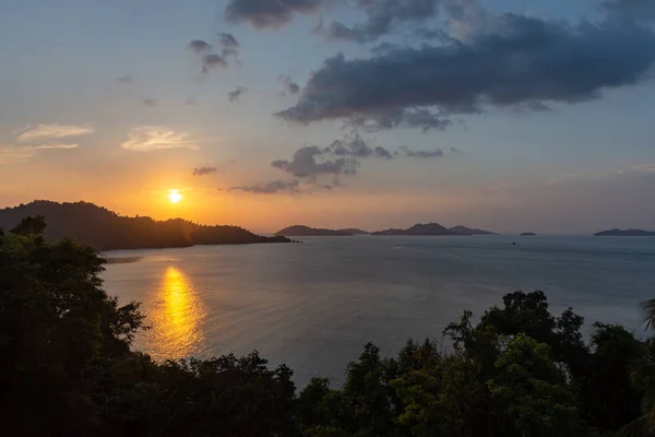 Sunrise Mergui Adaları, Myanmar.