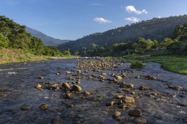 Akarsu, dağlar ve ırmaklar. Nakhon Si Thammarat eyaletinin, Tha