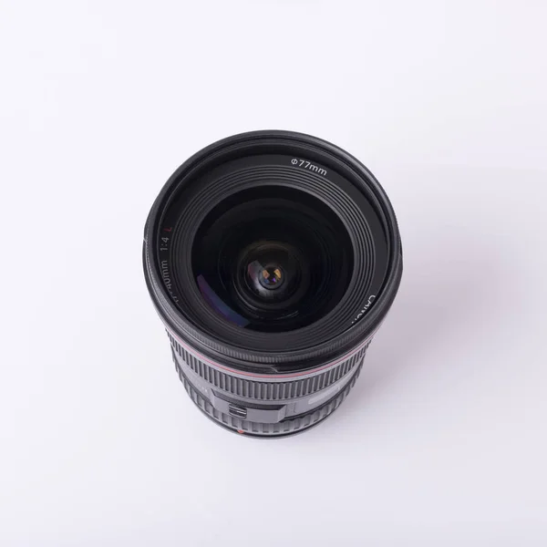 Closeup Canon Zoom Lens Isolado em fundo branco — Fotografia de Stock