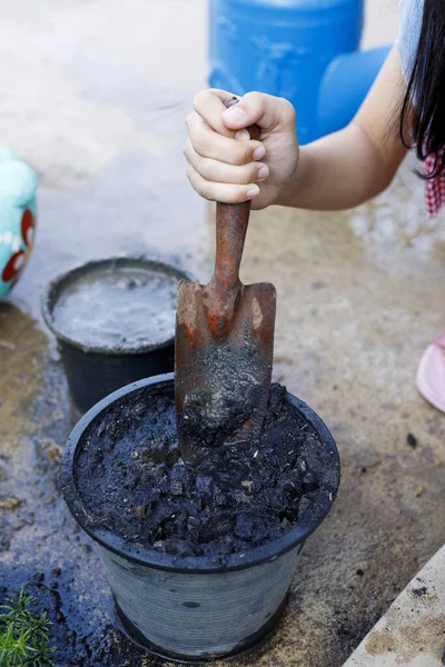 Girl Hand Digs Soil Soil Shovel Close Concept Gardening Gardening — Stock Photo, Image