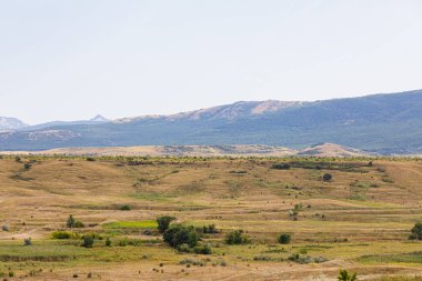 Bilohirsk ovalarının manzarası. Kırım