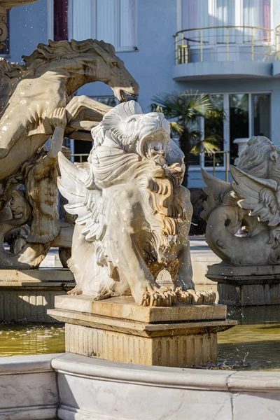 Sculpture Lion Une Partie Fontaine Parc Aux Lions Taigan Belohirsk — Photo