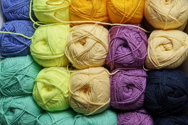 Tangles of multi-colored yarn for knitting