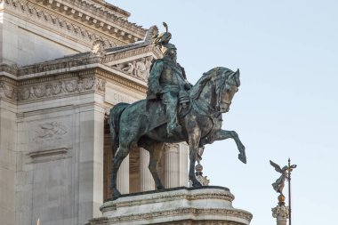 Roma. Roma 'daki Venedik Meydanı, Piazza Venezia. Güneşli bir gün. Vittoriano. Vittor Emmanuel II Anıtı