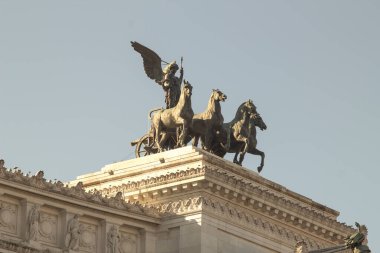 Roma. Roma 'daki Venedik Meydanı, Piazza Venezia. Vittoriano. Saray 'ı süsleyen heykeller..