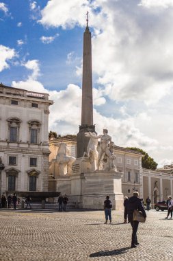  Roma, 10.11.2019, Piazza del Quirinale, Palazzo della Consulta ve Fountain Dioscuri 