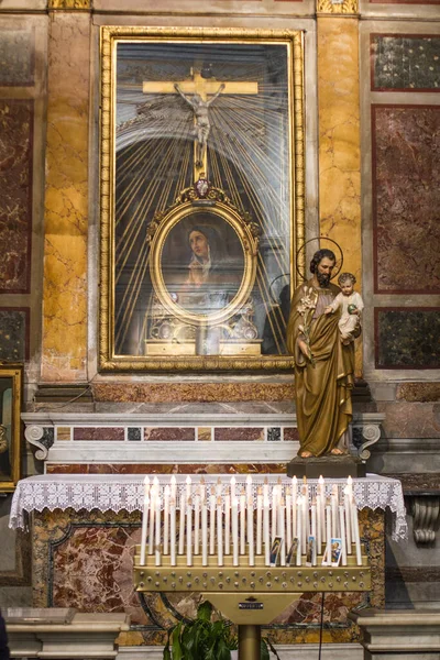 가톨릭 교회의 Santi Vincenzo Anastasio Fontana — 스톡 사진