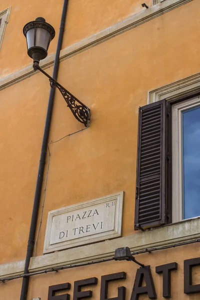 Ρώμη Παλιά Λάμπα Του Δρόμου Και Μια Πινακίδα Τις Λέξεις — Φωτογραφία Αρχείου