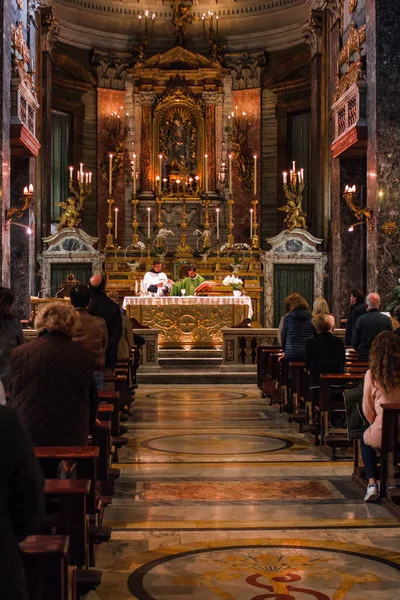 Roma 2019 Serviço Divino Uma Igreja Católica — Fotografia de Stock