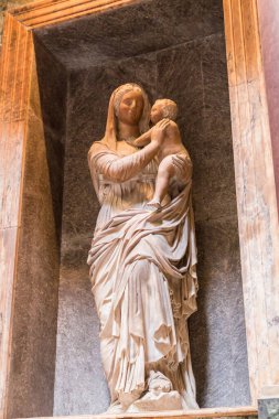 Roma, 10.11.2019, tüm tanrıların tapınağı, iç mekan, Aziz Meryem Bazilikası ve Şehitler (Santa Maria ad Marwheels), bakire heykeli