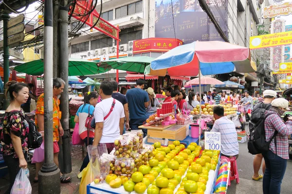 Street food naar Yaowarat Road — Stockfoto