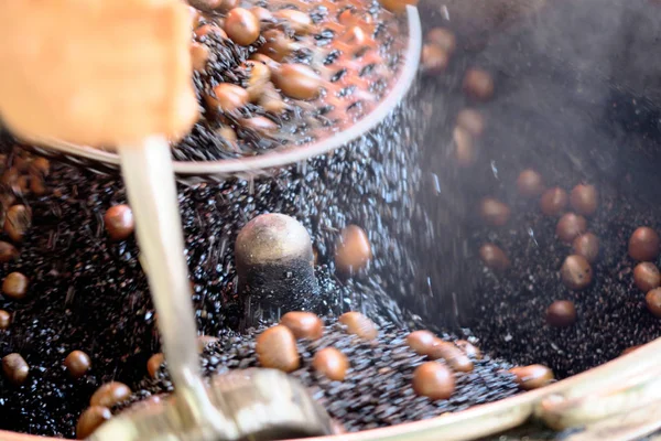 Chestnut roasting street food — Stock Photo, Image