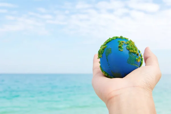 Earth in hand — Stock Photo, Image