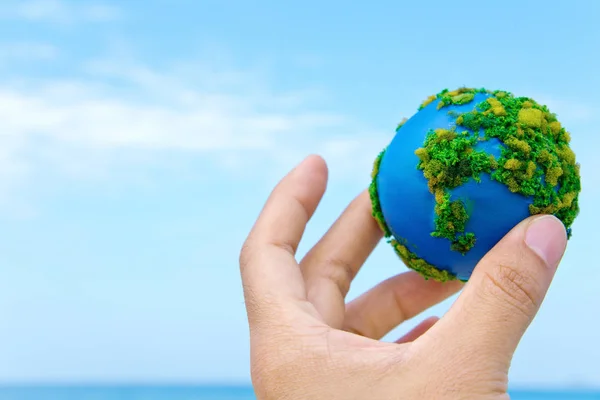 Earth in hand — Stock Photo, Image