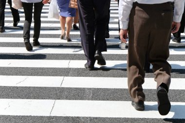 Yayalar Shibuya Crossing çapraz