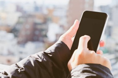  Mobil akıllı telefon kullanma
