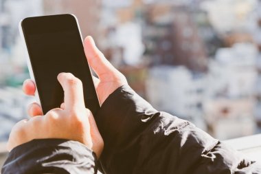  Mobil akıllı telefon kullanma