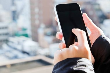  Mobil akıllı telefon kullanma